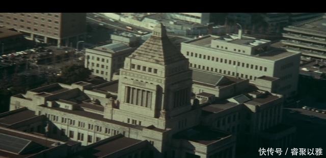 不温不火|电影《追捕》故事,在日本不温不火,删减的内容里有什么