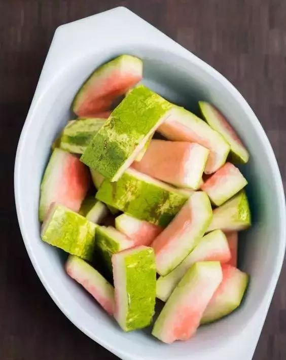  西瓜皮|西瓜皮千万不要扔，你想不到的7种妙用！