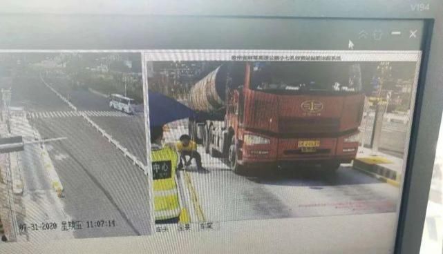  油罐车|最近都在查：一辆“撬磅”的油罐车，被逮个正着……