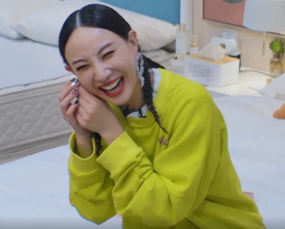 吴昕|《乘风破浪的姐姐》黄圣依因为送礼和郑希怡“厮打”,吴昕说得透彻