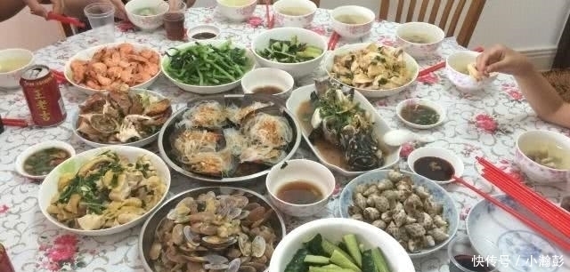 东北|东北的女儿嫁到南方,过年发朋友圈晒年夜饭,父母看完真心疼