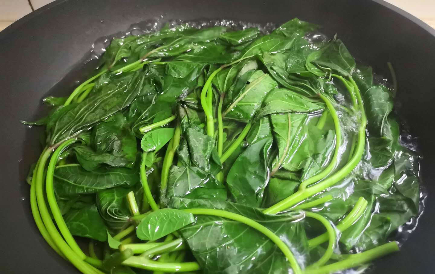  叶子|这菜，不懂吃叶子就亏了，清脆鲜嫩，常吃视力好，简单一拌特开胃