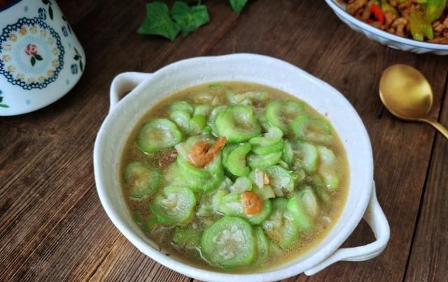  丝瓜|丝瓜最下饭的做法，只需放盐就特鲜，清热败火，我家天天做