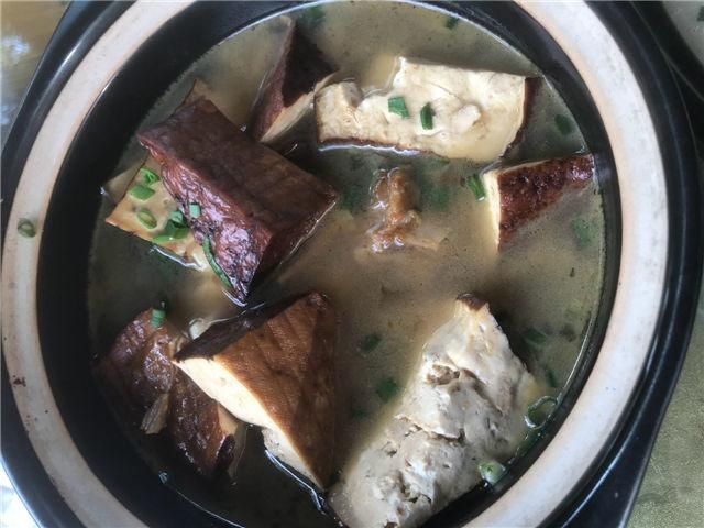  庆祝|表弟考上心仪大学，二叔特意做一桌农家菜庆祝，一大家人吃嗨了！