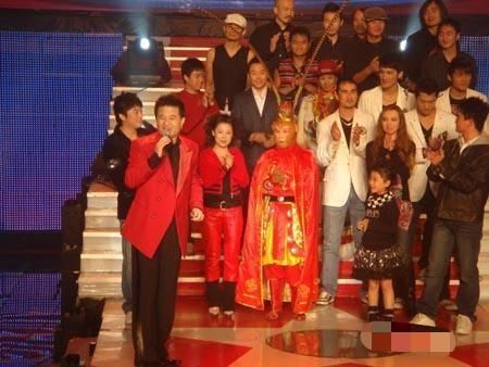 短视频|《星光大道》十年后,为何走红草根,只剩“大衣哥”一人?