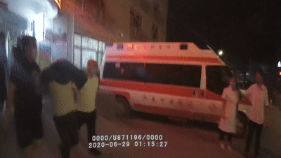  送医|捅伤妻子后送医，途中他又将妻子掐死并抛尸