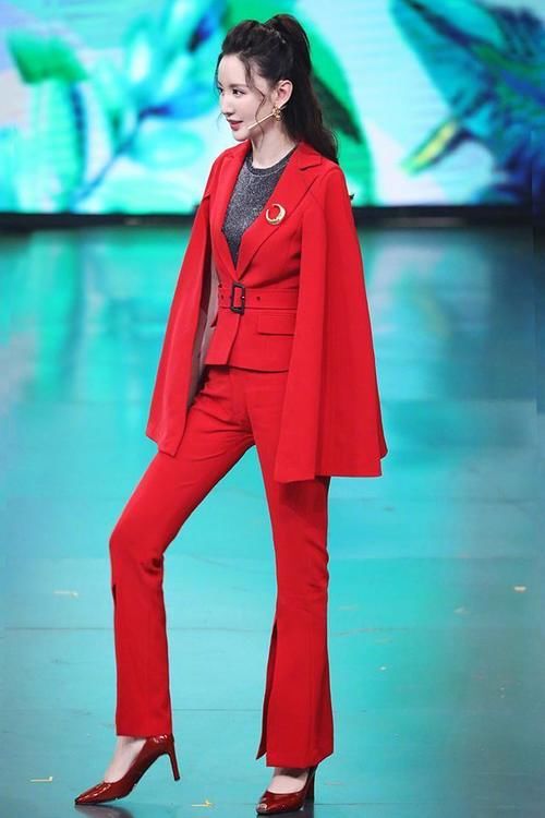  节目中|张萌被王一博跳舞圈粉，想让杜华安排合作，粉丝向她提供角色建议