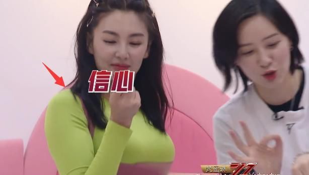 张雨|有一种背带叫张雨绮矫正带,勒上后效果,走路都挺胸抬头!