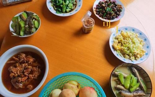  喜欢|去公公婆婆家吃午餐，5个人5个菜，我们专挑老人喜欢的菜做