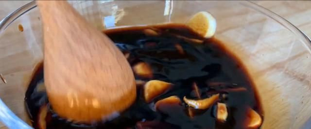 懒人|入秋后要多吃鱼,教你懒人做法,用料简单味道足,出锅连汁都不剩