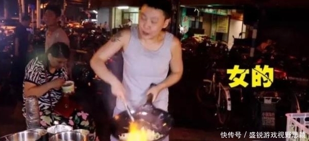 炒饭|30小姐姐打扮成小伙子，深夜路边卖7元一份的炒饭，一晚能卖出200份