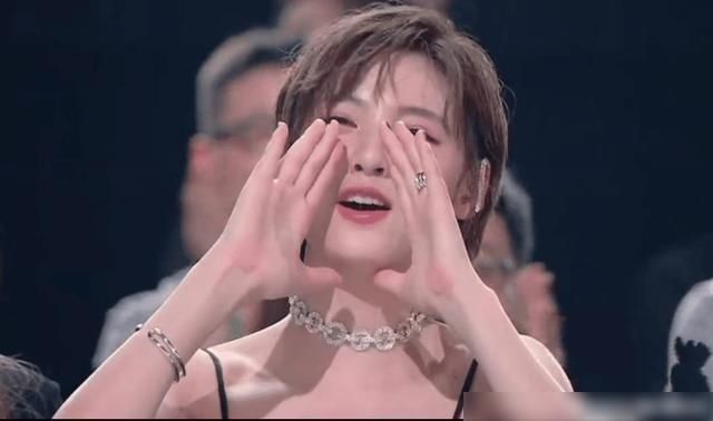 赵粤|《炙热的我们》三代同堂?硬糖少女303陈卓璇、赵粤纷纷上热搜?