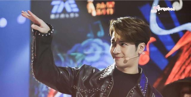  王一博|“王一博，你跳街舞的样子帅爆了”