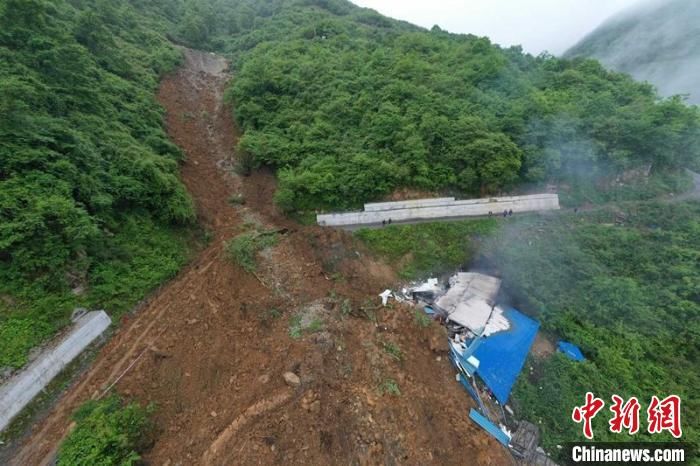 四川乐山山体滑坡垮塌事件(四川乐山金口河区山体垮塌已致19人遇难)  第3张