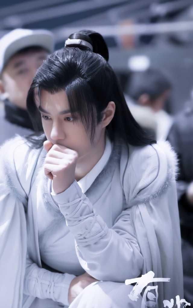 江湖|书中少年王一博踏月而来,携手赵丽颖共赴《有匪》江湖