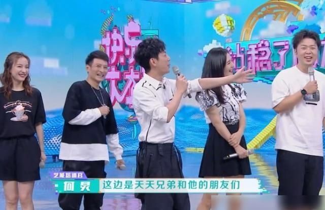  够感受到|王一博来《快本》串门，谁注意何炅对他的个人介绍？这也太会了吧