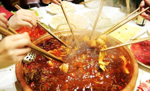 刀叉|各国一起吃火锅,中国人拿筷子,美国人拿刀叉,看到印度人,懵了