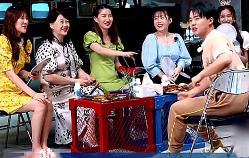 现实|蔡徐坤和曾舜晞同台耍帅,观众的反应现实了:歌手和演员的区别