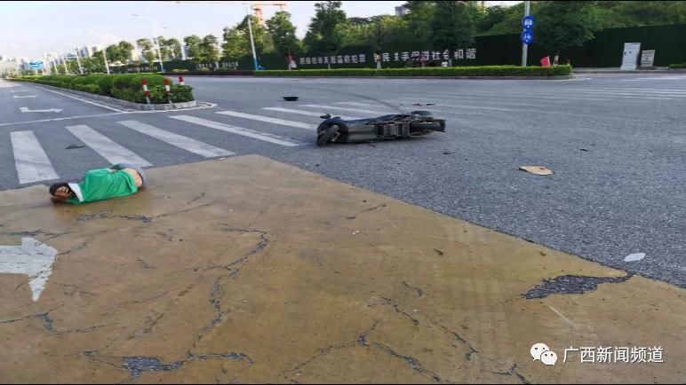  电动车|惊险！电动车被撞飞却要负全责，这是怎么回事？