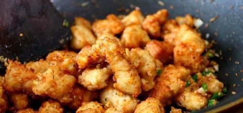  不腻|教你鸡胸肉最香的做法，外皮酥脆，肉嫩不柴，怎么吃都吃不腻