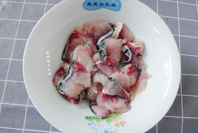 鱼肉|三伏天,清蒸鱼、红烧鱼靠边站,鱼肉就要这样吃,图个清爽开胃