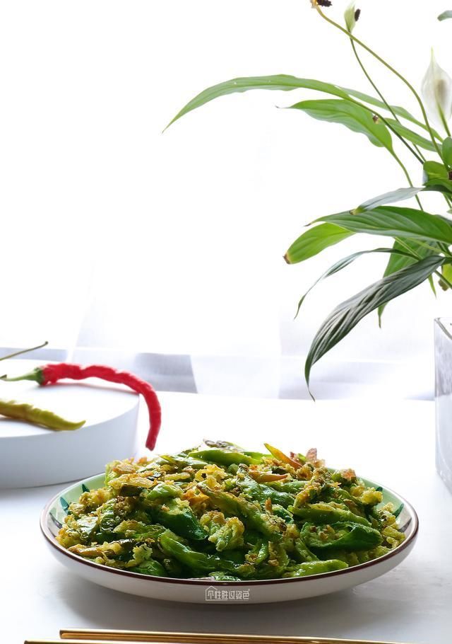  回味|大厨教你辣椒最好吃的做法，用面煎一煎，口感酥脆令人回味