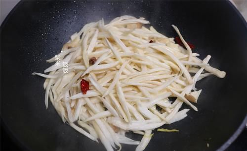  杏鲍菇|韭菜和它是绝配，大火一炒就出锅，鲜美好滋味，要试试