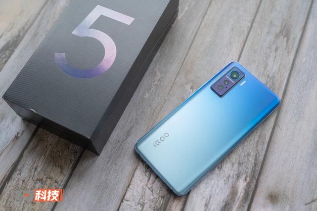 出色|iQOO 5 综合体验:强劲性能之外,其他方面同样出色