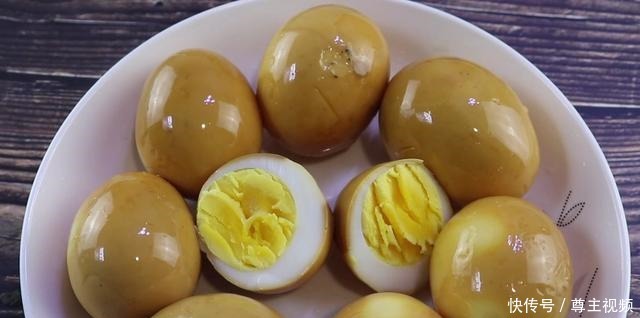 五香熏鸡蛋|鸡蛋别再清水煮了,教你1个秘制做法,一次8个不够吃,太香了