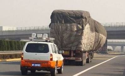  行车|高速行车时遇见大货车我们该怎么办呢？