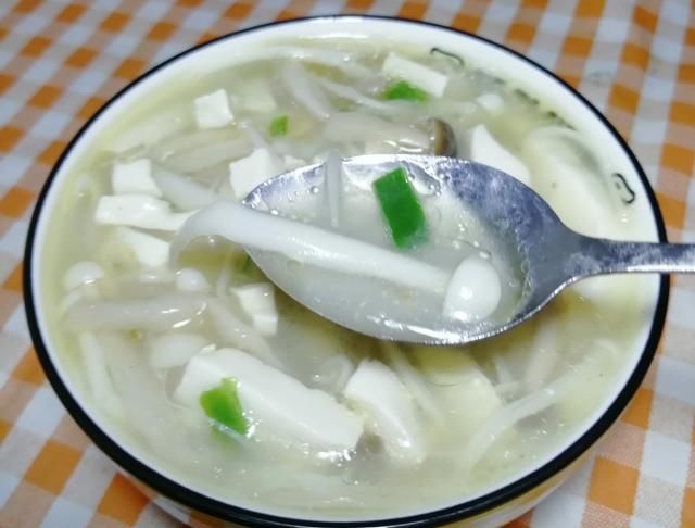 窍门|适合夏天喝的汤,豆腐三菌汤,三个窍门,鲜香嫩滑,好吃开胃下饭