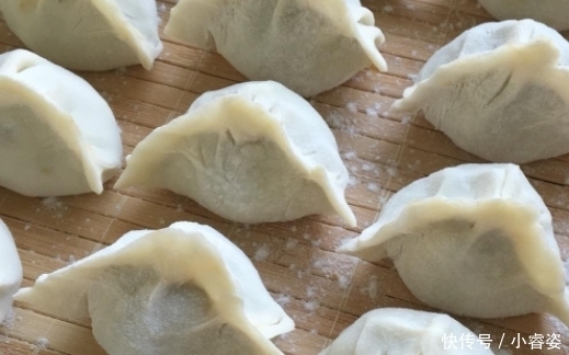面粉|生饺子万万不可直接放冰箱!饺子店老板的独门诀窍,再也不怕粘连