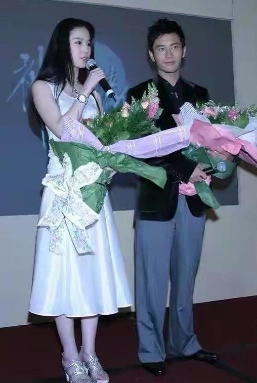  年前|14年前这部剧才是“卸妆水”！黄晓明还未结婚，刘亦菲素颜惊叹全网
