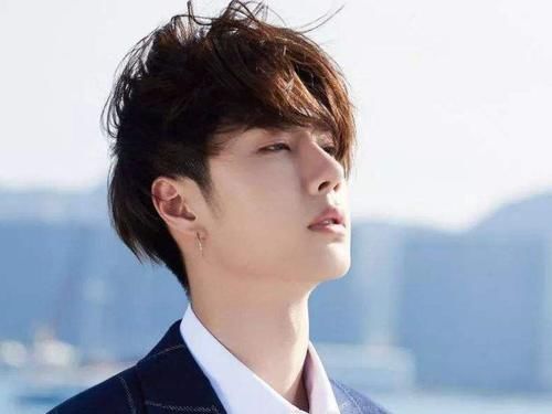  弄坏|呆萌王一博弄坏《快本》道具，何炅隔空喊话：赶紧过来结账