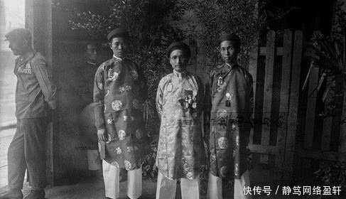 皇后|镜头下的历史：两位末代皇后的真实照片，各有秋千