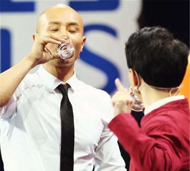  遁入空门|从金牌导师到遁入空门，乐嘉是如何把一手好牌打烂的？