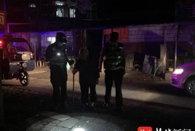  孩子|年龄再大也是妈妈的孩子！九旬老妈担心六旬女儿，半夜外出探寻街头走失