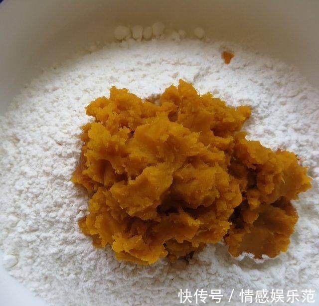 南瓜|南瓜椒盐葱香咸窝窝,又暄又软,好吃极了