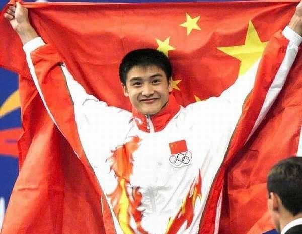  参加节目|昔日“跳水冠军”，晒出8岁儿子近照，爸爸基因遗传的一滴不剩