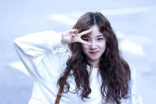  下意识|节目组放出宋雨琦“丑照”，谁注意baby下意识评论？情商一目了然