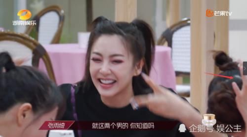  女明星|女明星也邋遢！蓝盈莹说话时抠脚！但在饭桌上这个恶习更不能忍！