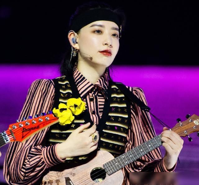  素质|当袁咏琳淘汰离场，谁注意李斯丹妮做了什么，太暴露素质