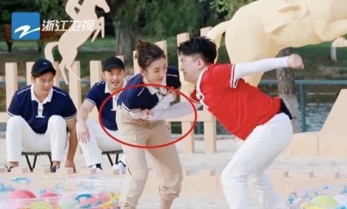  虚弱|张大大玩游戏装虚弱，对宋祖儿黄龄乱动手，《跑男》导演都急眼了