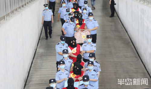  押解|121名嫌疑人被押解回青 特大电信网络诈骗案圆满收关