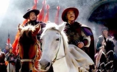 作出|为了挽救大明王朝,崇祯帝作出了许多努力,可惜越努力越悲催