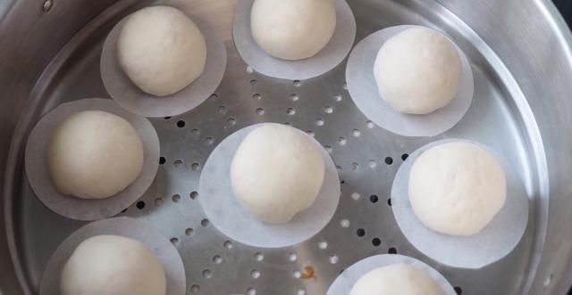 牛奶|自己在家做奶黄包,奶黄馅制作方法是关键,柔软细腻,奶香味十足