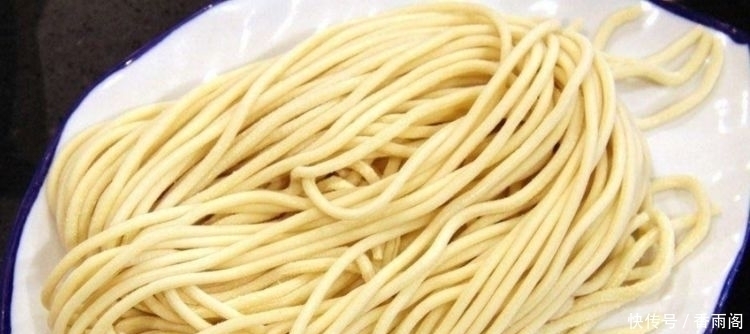 正确|炒面的正确做法，不粘锅，根根分明，炒一大锅，大人小孩都爱吃