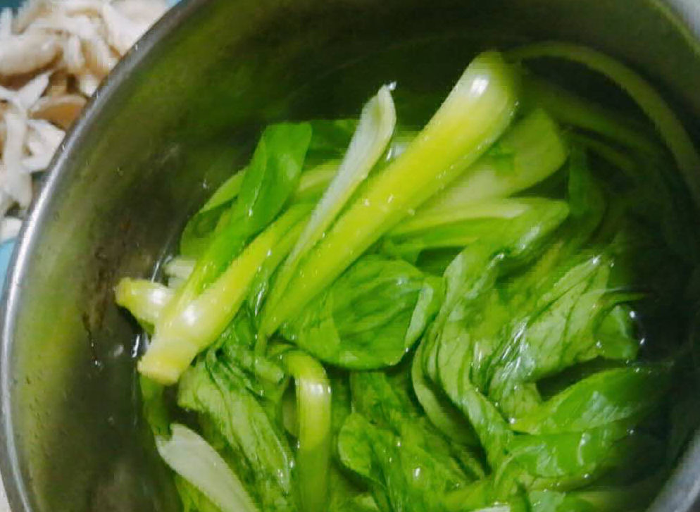  味道|夏天，少吃鸡鸭鹅肉，多吃平菇炒小白菜，味道好营养高，老少皆宜