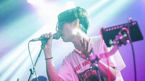  摇滚|乐队的夏天实力最弱一轮，超女出身的她却成了摇滚焦点