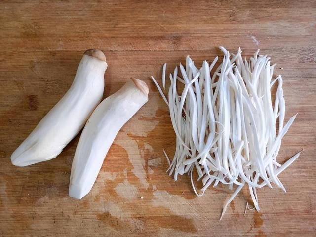 好吃|学会这样做鱼香杏鲍菇，营养好吃又美味下饭，一大盘都不够吃